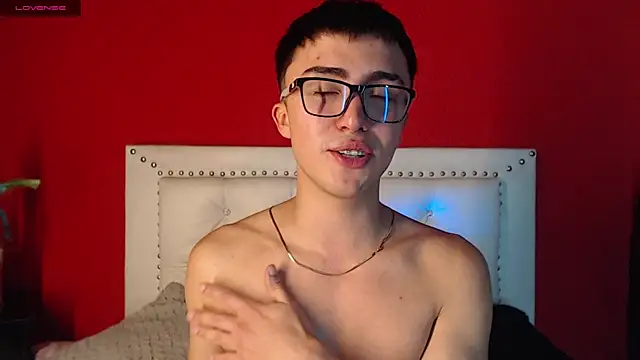 Snapshot of santi-fabulous chatting on December 30, 4:42 am santi-fabulous online show from December 30, 4:42 am