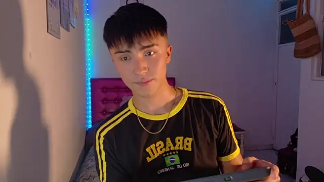 Snapshot of santi-fabulous chatting on December 18, 3:11 am santi-fabulous online show from December 18, 3:11 am