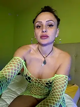 Snapshot of dolcevita002 chatting on February 3, 7:35 am dolcevita002 online show from February 3, 7:35 am