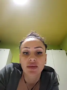 Snapshot of dolcevita002 chatting on February 17, 9:06 am dolcevita002 online show from February 17, 9:06 am