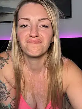 Snapshot of MaggieMayI89 chatting on July 17, 1:58 am MaggieMayI89 online show from July 17, 1:58 am