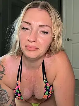 Snapshot of MaggieMayI89 chatting on July 2, 6:14 pm MaggieMayI89 online show from July 2, 6:14 pm