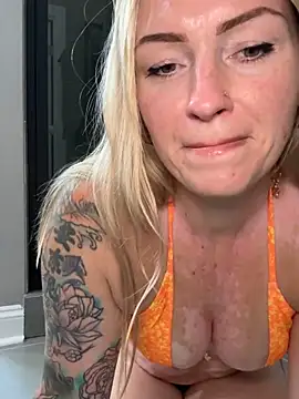 Snapshot of MaggieMayI89 chatting on June 27, 5:41 pm MaggieMayI89 online show from June 27, 5:41 pm