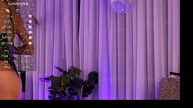 Snapshot of CynthiaWest chatting on September 29, 3:13 am CynthiaWest online show from September 29, 3:13 am