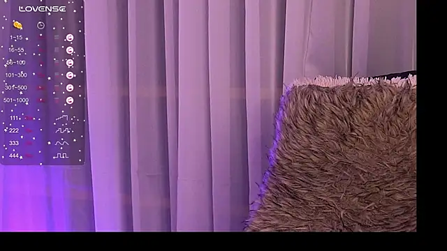 Snapshot of CynthiaWest chatting on October 17, 3:10 am CynthiaWest online show from October 17, 3:10 am