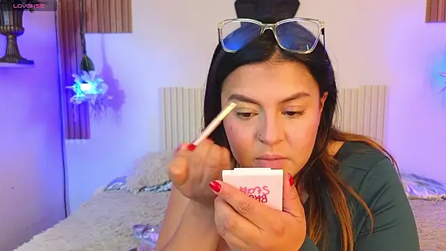 Snapshot of _poison_sweet chatting on February 28, 7:46 pm poison sweet online show from February 28, 7:46 pm