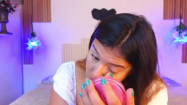 Snapshot of _poison_sweet chatting on February 24, 7:37 pm poison sweet online show from February 24, 7:37 pm