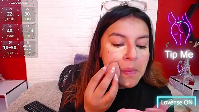 Snapshot of _poison_sweet chatting on December 14, 5:51 pm poison sweet online show from December 14, 5:51 pm