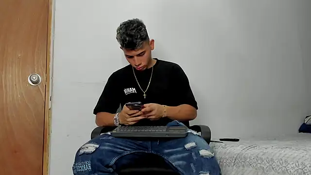 andrew rose  online show from February 11, 4:23 am