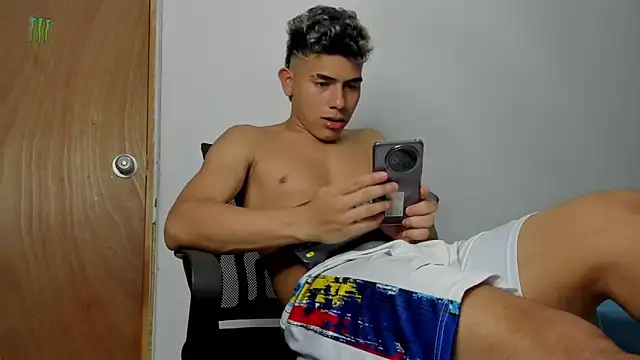 andrew rose  online show from February 14, 5:57 pm