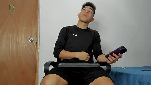 andrew rose  online show from February 16, 7:45 pm