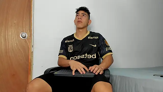 Snapshot of andrew_rose_ chatting on November 20, 4:18 pm andrew rose online show from November 20, 4:18 pm