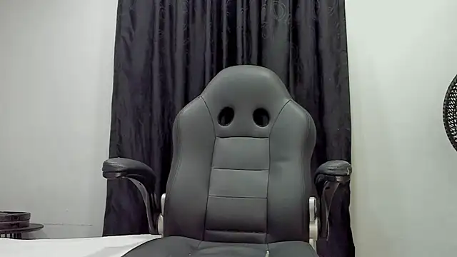 Snapshot of andrew_rose_ chatting on February 26, 6:26 pm andrew rose online show from February 26, 6:26 pm