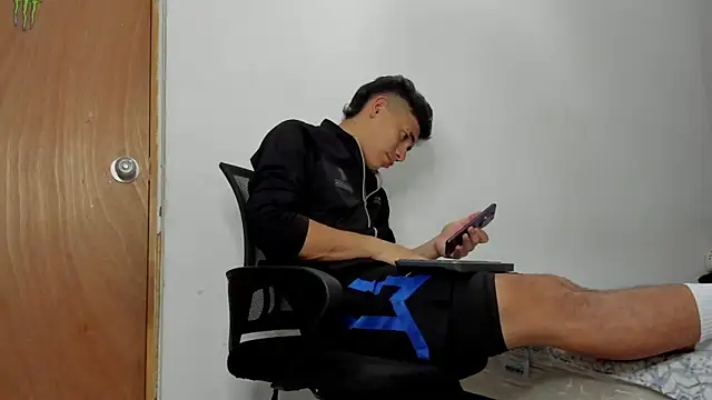 andrew rose  online show from March 6, 5:24 am