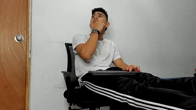 andrew rose  online show from April 8, 10:55 pm