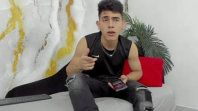 Snapshot of andrew_rose_ chatting on September 19, 2:04 am andrew rose online show from September 19, 2:04 am