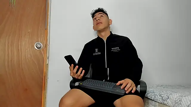 Snapshot of andrew_rose_ chatting on November 17, 3:16 pm andrew rose online show from November 17, 3:16 pm