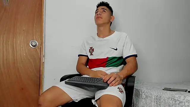 Snapshot of andrew_rose_ chatting on November 26, 2:50 pm andrew rose online show from November 26, 2:50 pm