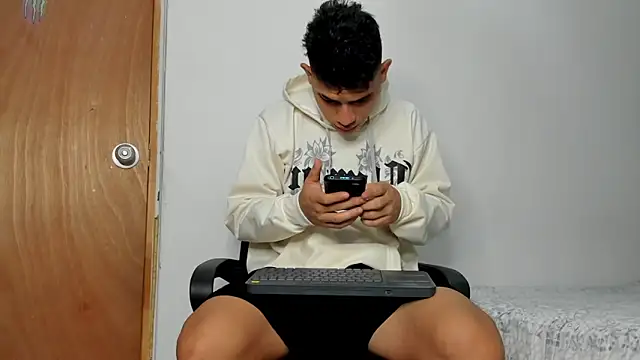 Snapshot of andrew_rose_ chatting on November 24, 3:56 pm andrew rose online show from November 24, 3:56 pm