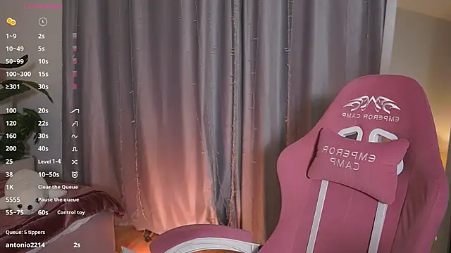 Snapshot of Lala_Land_ chatting on March 18, 12:17 pm Lala Land  online show from March 18, 12:17 pm