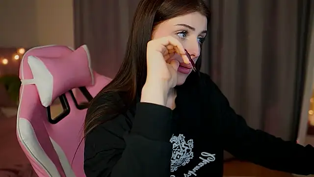 Snapshot of Lala_Land_ chatting on February 1, 7:55 pm Lala Land  online show from February 1, 7:55 pm