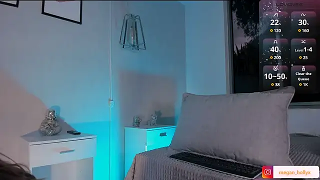 Megan-holly online show from March 6, 7:32 pm