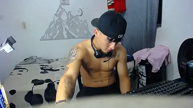 Snapshot of Pharaon_71 chatting on February 14, 4:45 am Pharaon 71 online show from February 14, 4:45 am