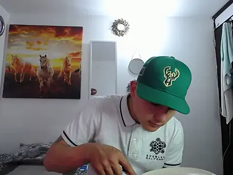 Snapshot of Pharaon_71 chatting on March 5, 11:27 pm Pharaon 71 online show from March 5, 11:27 pm