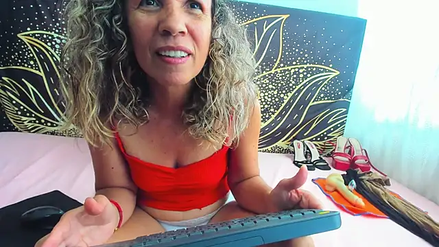 Snapshot of mrs_angelica chatting on June 18, 3:28 pm mrs angelica online show from June 18, 3:28 pm