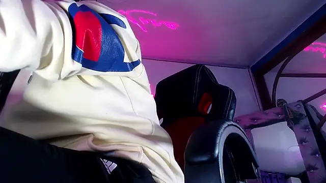 Snapshot of Lina23_ chatting on January 8, 11:38 am Lina23 online show from January 8, 11:38 am