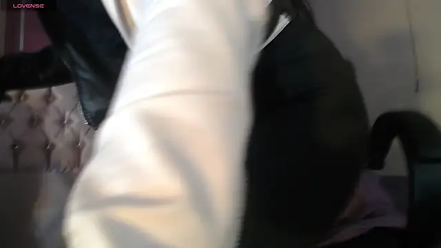 Snapshot of Lina23_ chatting on March 2, 2:57 pm Lina23 online show from March 2, 2:57 pm