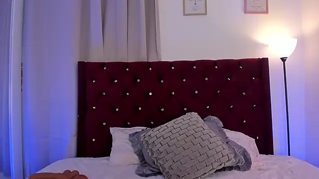 LindaRey  online show from February 4, 10:38 pm