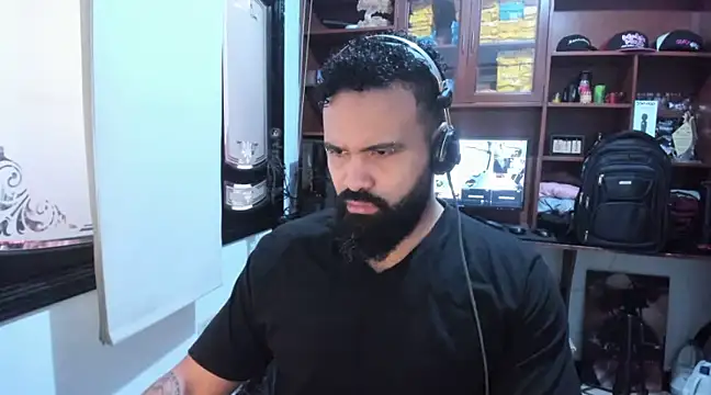 Snapshot of Drako_Argentii chatting on February 18, 1:44 pm Drako Argentii online show from February 18, 1:44 pm