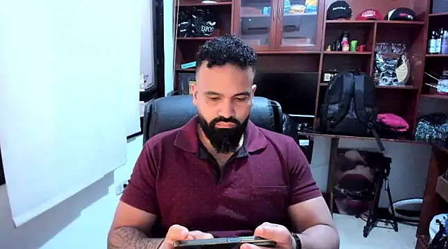 Snapshot of Drako_Argentii chatting on February 1, 3:50 pm Drako Argentii online show from February 1, 3:50 pm