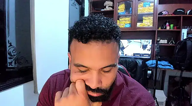 Snapshot of Drako_Argentii chatting on February 14, 10:58 pm Drako Argentii online show from February 14, 10:58 pm