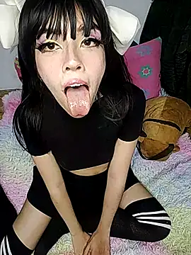 Your-horny-petite online show from December 21, 6:37 am