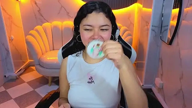 victoria castillo b online show from February 3, 7:52 pm