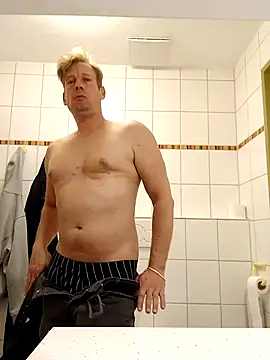 MArciQuarky online show from September 11, 5:13 pm