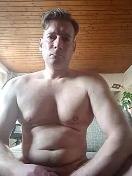 MArciQuarky online show from March 13, 9:10 am