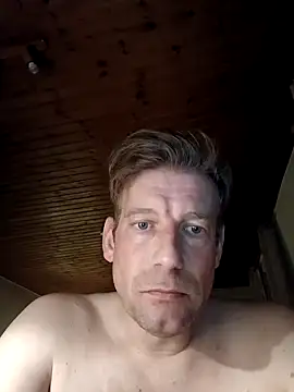 MArciQuarky online show from February 12, 10:15 pm