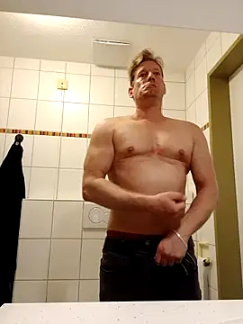 MArciQuarky online show from September 13, 3:45 pm