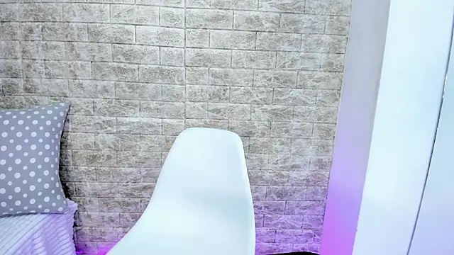 Snapshot of bonnie-love chatting on December 17, 8:03 pm bonnie-love online show from December 17, 8:03 pm