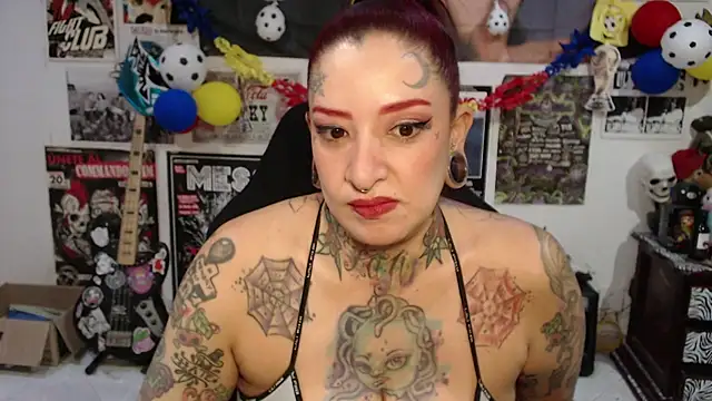 Snapshot of Rollyderolandia666 chatting on July 17, 10:18 pm Rollyderolandia666 online show from July 17, 10:18 pm