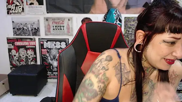 Rollyderolandia666 online show from April 13, 9:41 pm