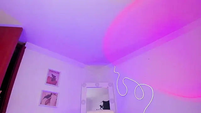 Snapshot of JulietaBomGV chatting on March 5, 2:36 am JulietaBomGV online show from March 5, 2:36 am