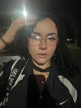 Snapshot of Electra_doll_ chatting on December 5, 12:43 am Electra doll online show from December 5, 12:43 am