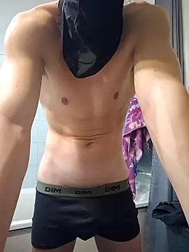 Snapshot of Sportif7413 chatting on February 4, 5:52 pm Sportif7413 online show from February 4, 5:52 pm