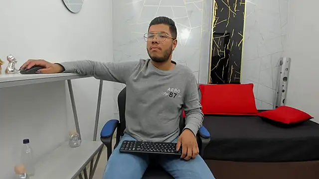 ian tomson online show from November 7, 8:08 am