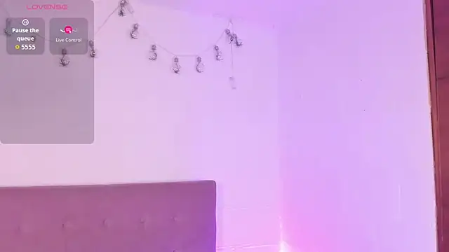 Snapshot of v1cky_ chatting on November 17, 10:47 pm v1cky online show from November 17, 10:47 pm