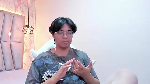 Snapshot of Emmapark_ chatting on March 12, 9:56 pm Emmapark online show from March 12, 9:56 pm